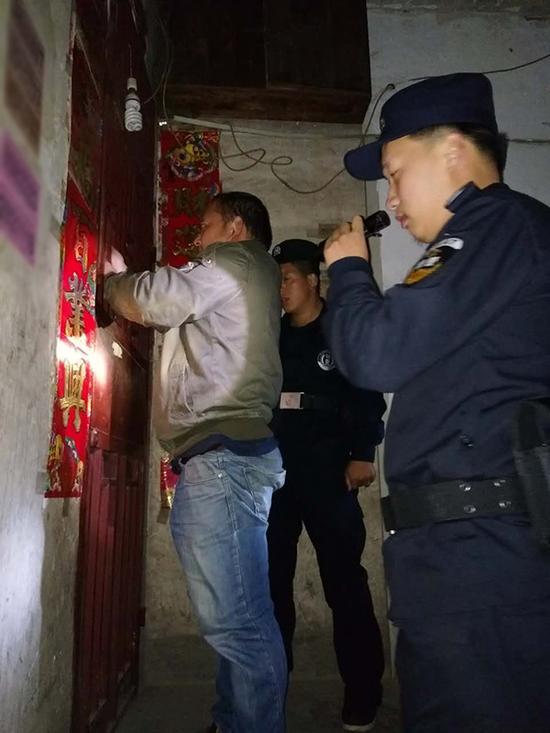 琼山粗心妈妈误将幼女锁家中 